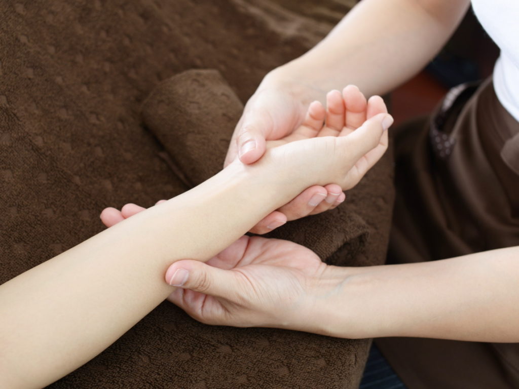 初心者アロマハンドトリートメント ハンドマッサージ 癒し タッチング講座