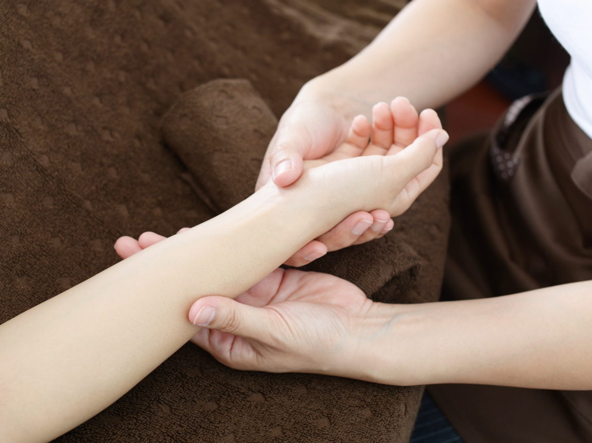 初心者アロマハンドトリートメント　ハンドマッサージ　癒し　タッチング講座